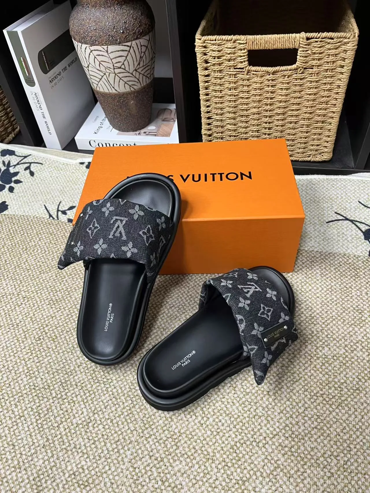 P340 yuan LV Louis Vuitton Full of high-end feel! A popular model among bloggers at home and abroad, it’s retro and fashionable, and looks stunning on your feet! Mainly recommended model on the official website★ ━━━━━ ЅᏇєєt ━━━━━ ▪️Upper: original calfskin ➕5D printing process ▪️Inner: imported mixed sheepskin ▪️Outsole: original molded foam outsole ▪️Size: Female 35-40 Men's 39-44 (women's 41 men's 45)